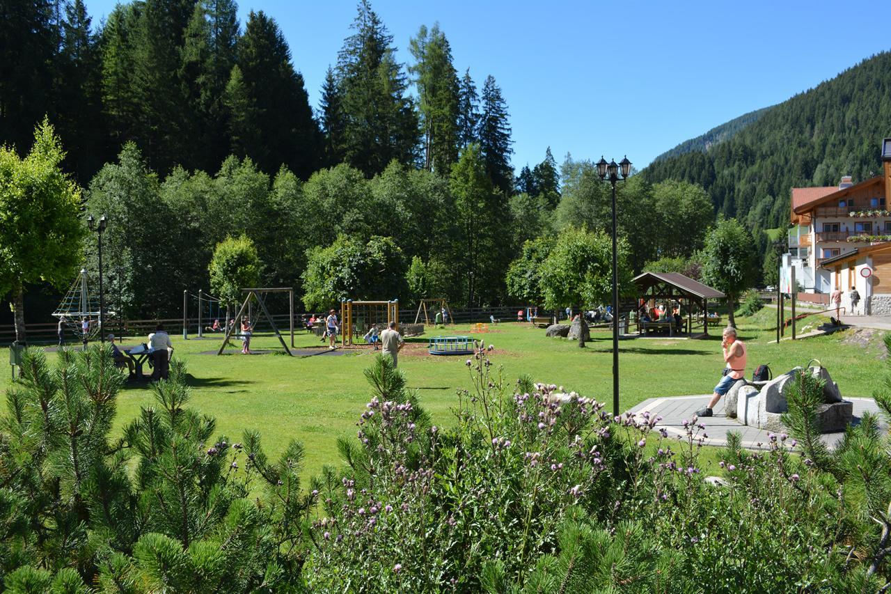 Hotel Val Di Fassa Soraga Bagian luar foto